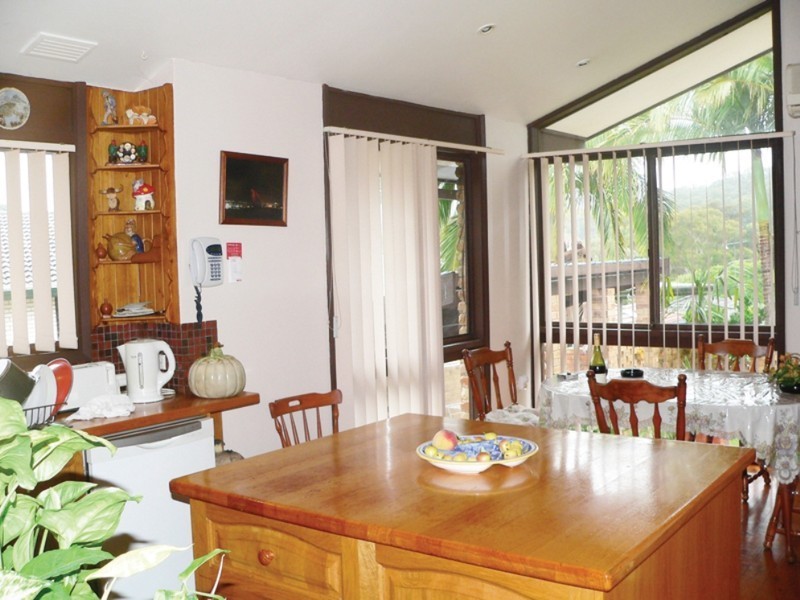 6 Craigend Avenue, Wyoming NSW 2250