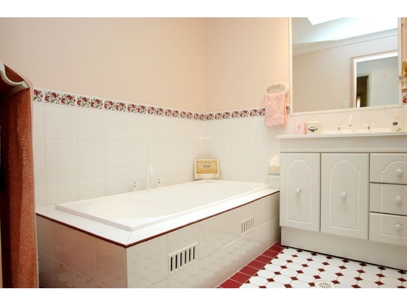 25a Katherine Crescent, Green Point NSW 2251