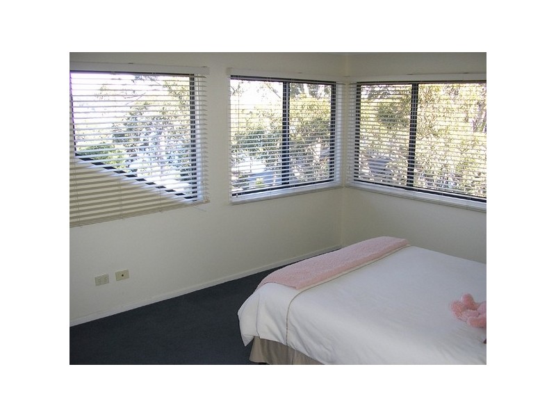 11 Lexington Parade, Green Point NSW 2251