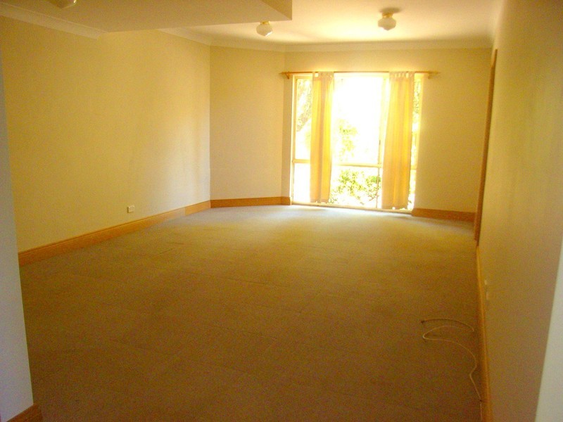 21A ST. Aidans Ave, Oatlands NSW 2117