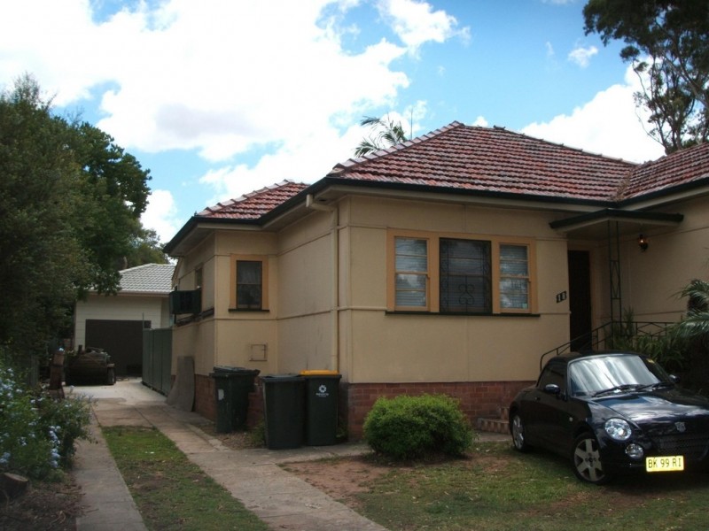 18 Peggy St, Mays Hill NSW 2145