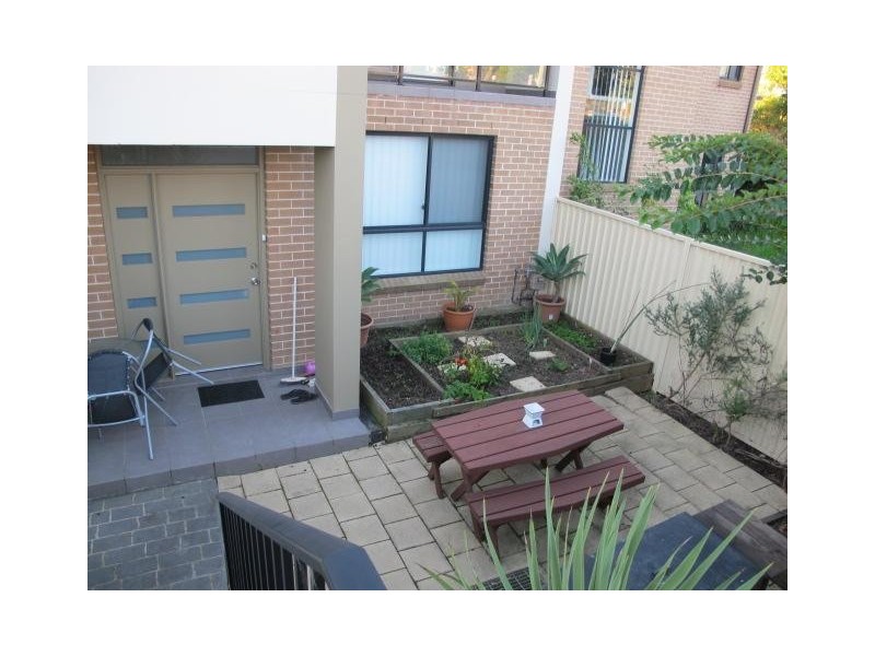 2/1 Leamington Rd, Dundas NSW 2117