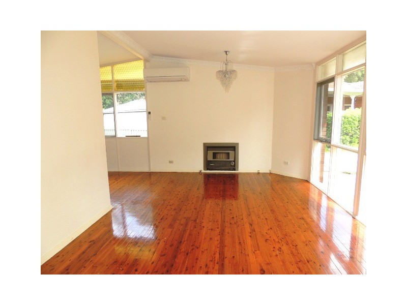 18 Brooker Ave, Oatlands NSW 2117