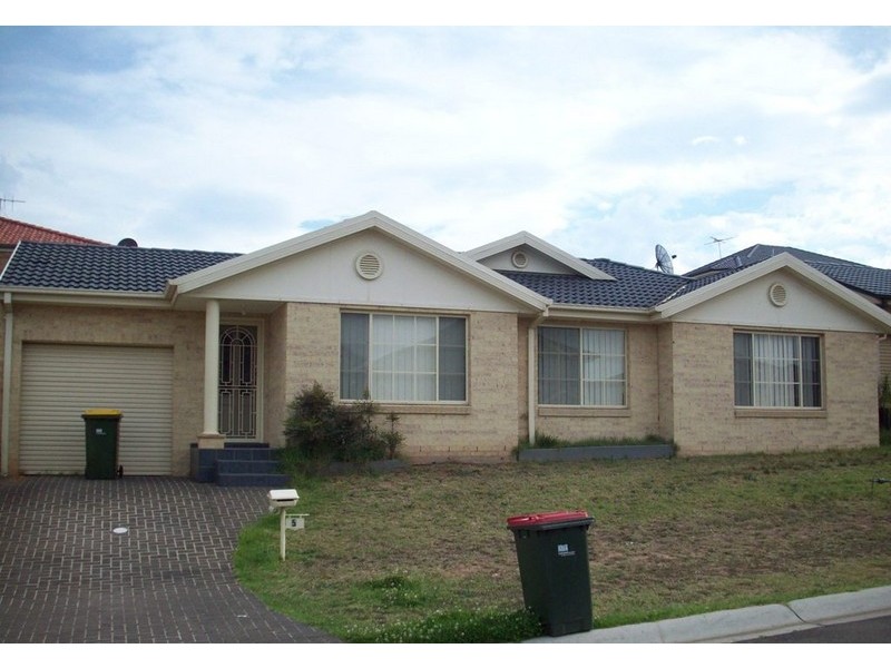 5 RIDGEWAY CLOSE, West Hoxton NSW 2171