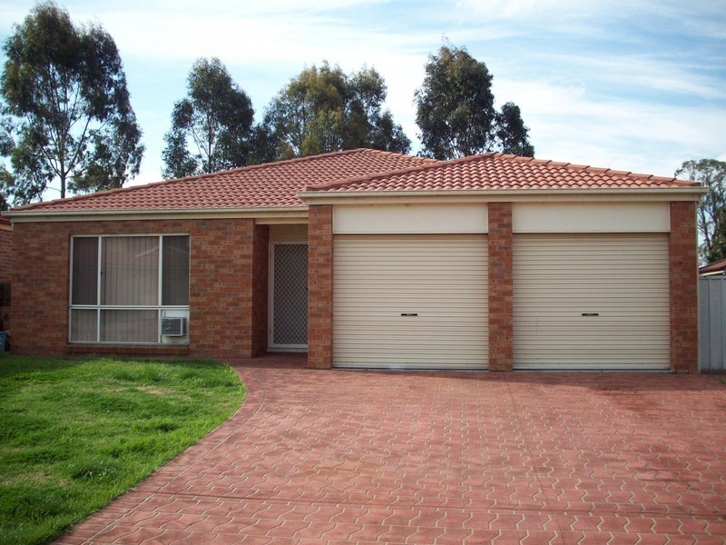 17 HUSKISSON ST, Prestons NSW 2170