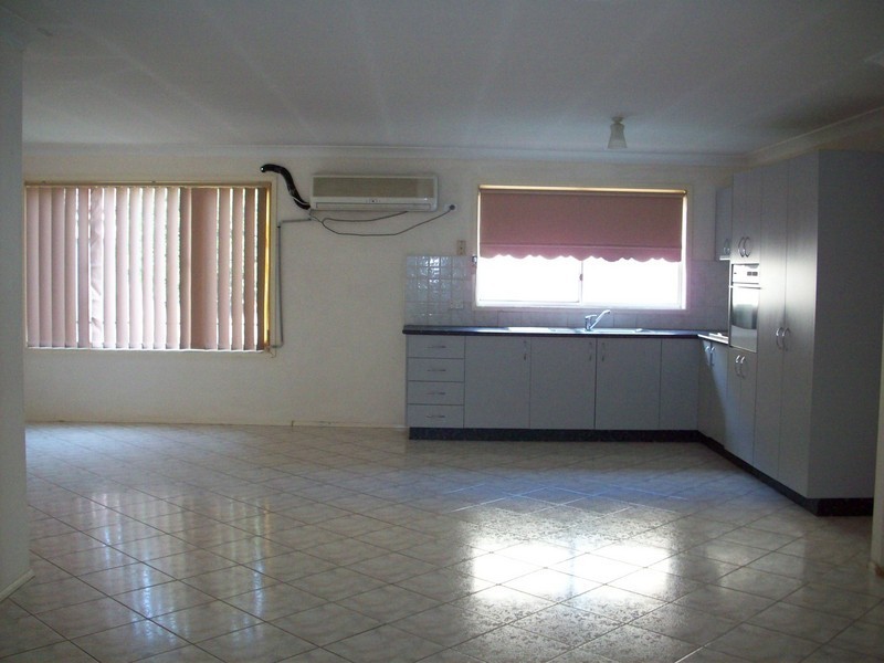 17 HUSKISSON ST, Prestons NSW 2170