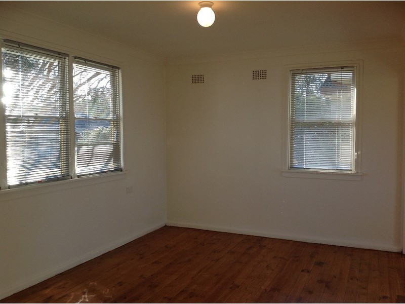 11 STRICKLAND CRES, Ashcroft NSW 2168