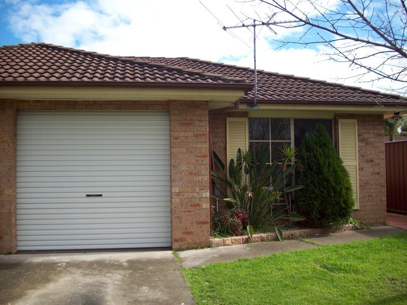 37 SPARROW LANE, Green Valley NSW 2168