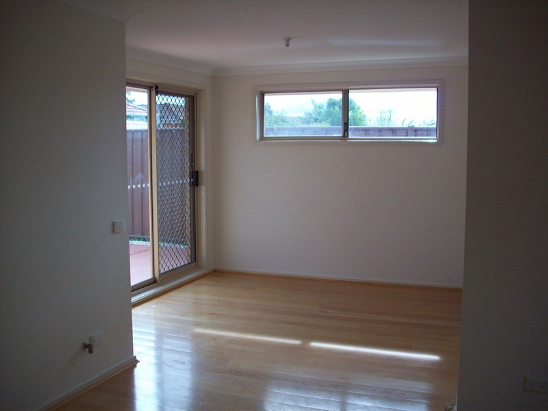 37 SPARROW LANE, Green Valley NSW 2168