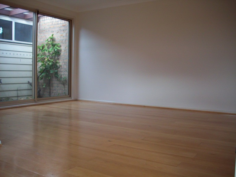 37 SPARROW LANE, Green Valley NSW 2168