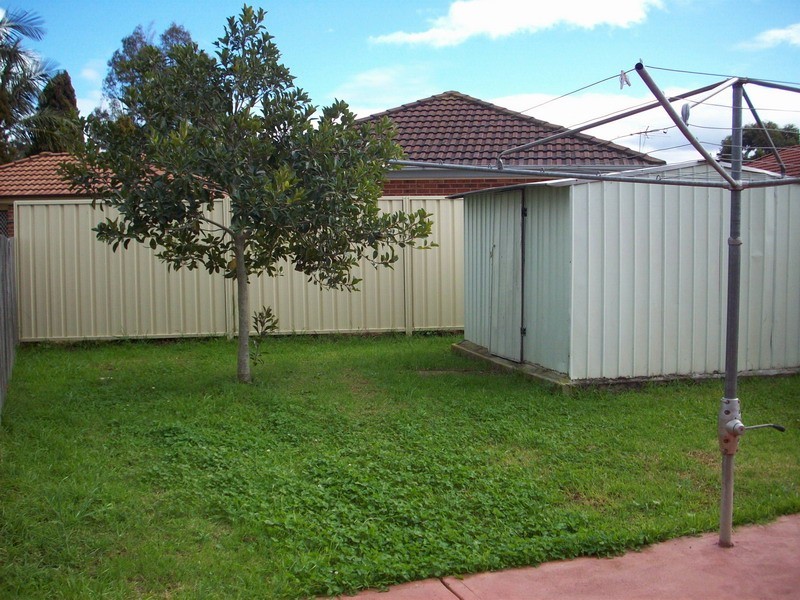 37 SPARROW LANE, Green Valley NSW 2168