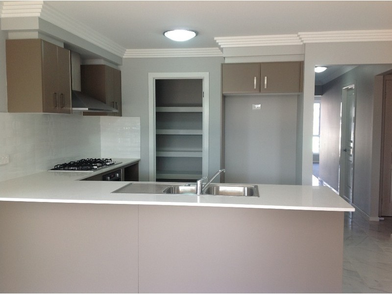 6 Speare St, Moorebank NSW 2170