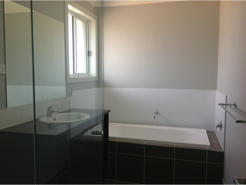 6 Speare St, Moorebank NSW 2170