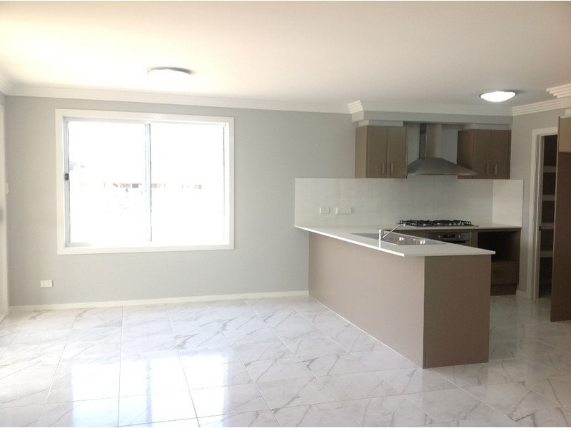 6 Speare St, Moorebank NSW 2170