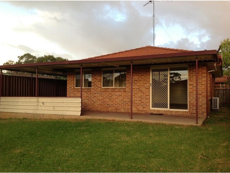 21 Guernsey St, Minto NSW 2566