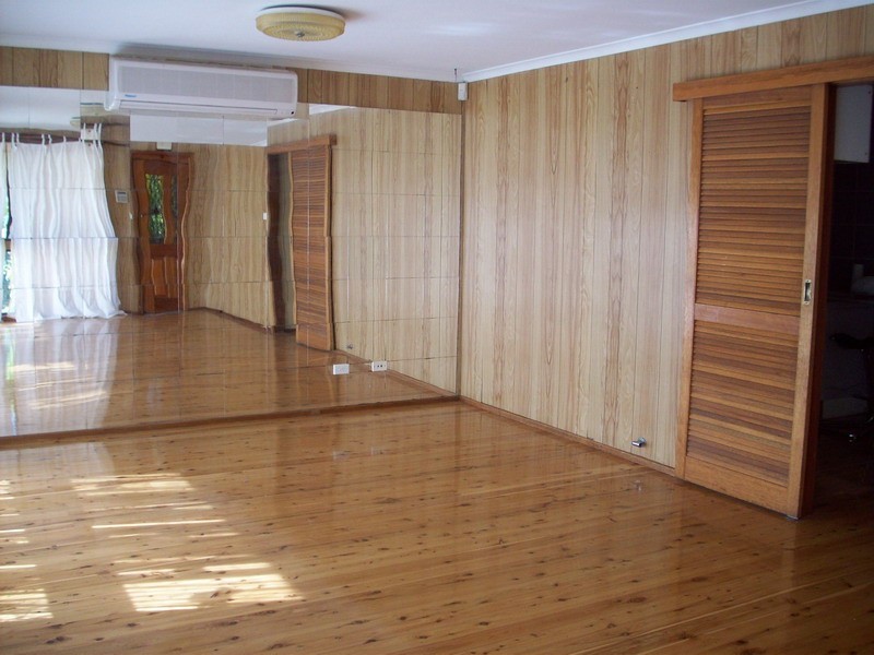 6 AMIENS CLOSE, Bossley Park NSW 2176