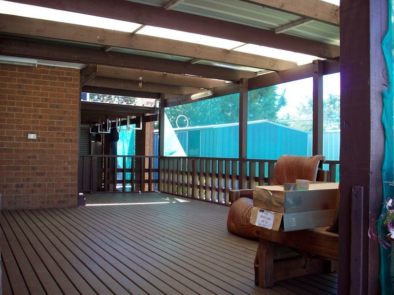 6 AMIENS CLOSE, Bossley Park NSW 2176