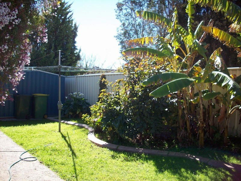 6 AMIENS CLOSE, Bossley Park NSW 2176