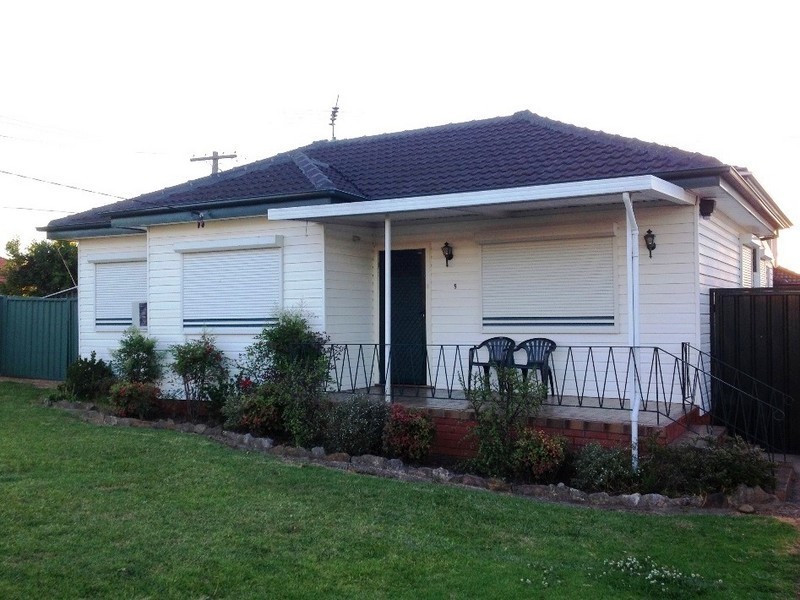 5 Thorn St, Liverpool NSW 2170