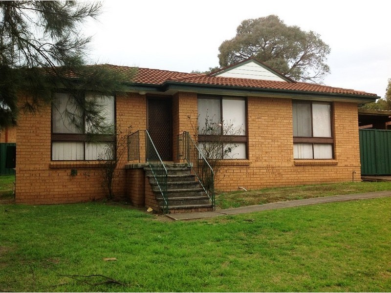 14 THESIGER RD, Bonnyrigg NSW 2177