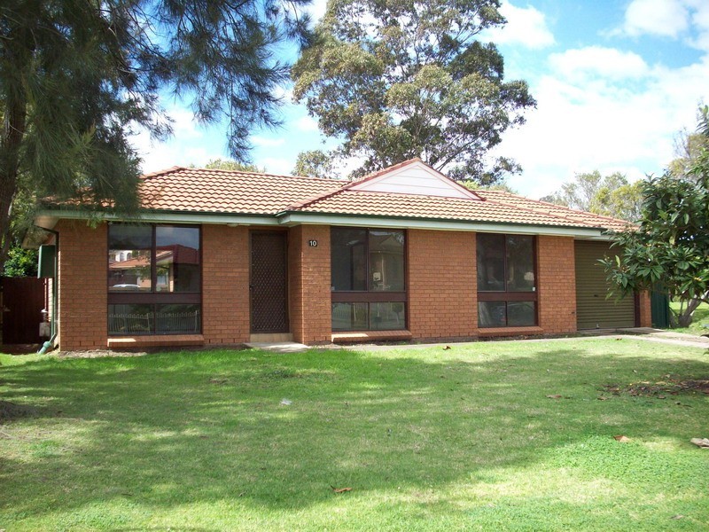10 THESIGER RD, Bonnyrigg NSW 2177