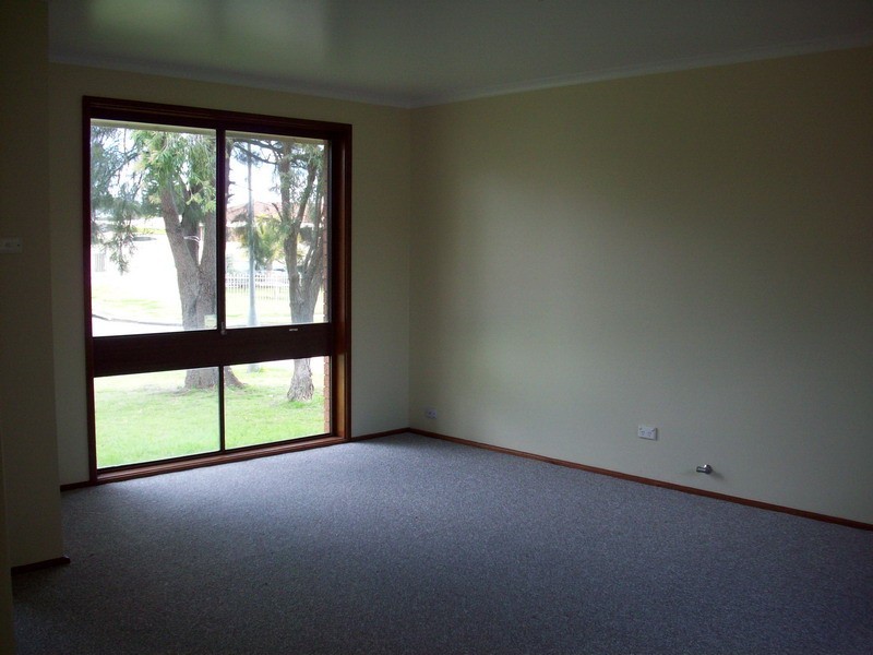 10 THESIGER RD, Bonnyrigg NSW 2177