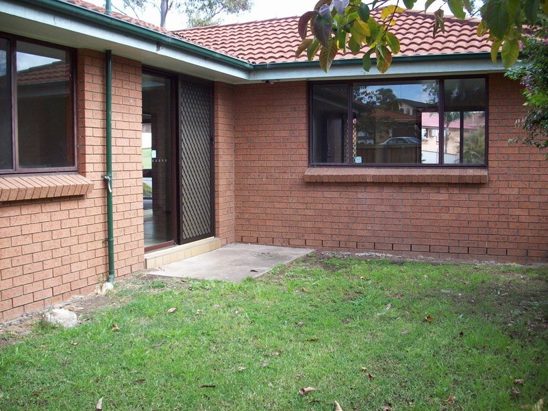 10 THESIGER RD, Bonnyrigg NSW 2177