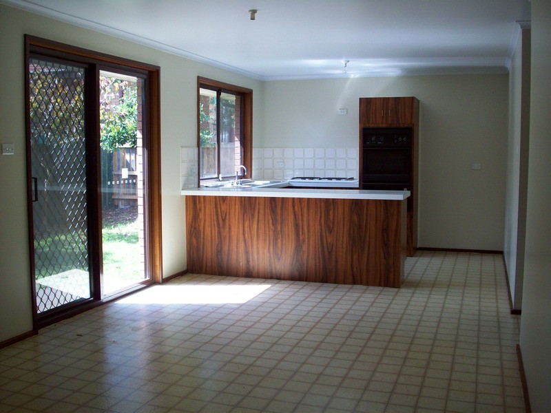 10 THESIGER RD, Bonnyrigg NSW 2177