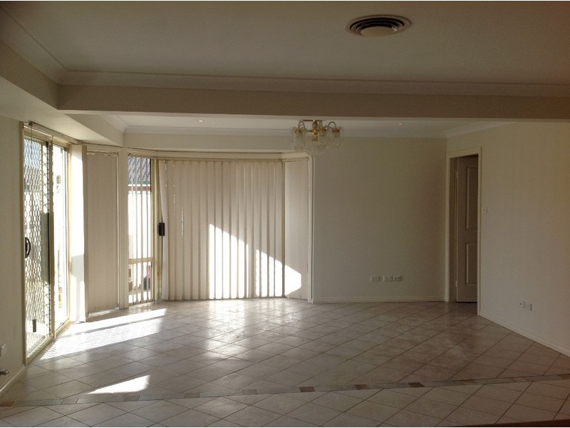 15 Corindi Cl, Hoxton Park NSW 2171