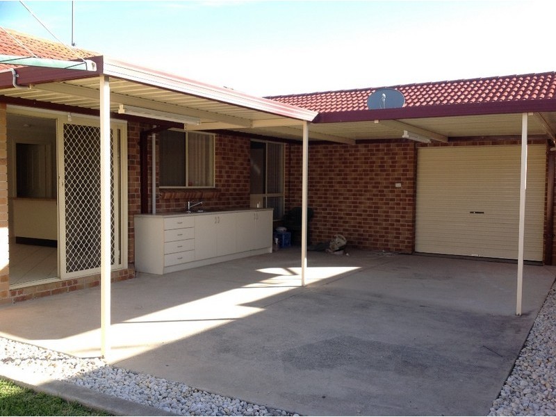 15 Corindi Cl, Hoxton Park NSW 2171