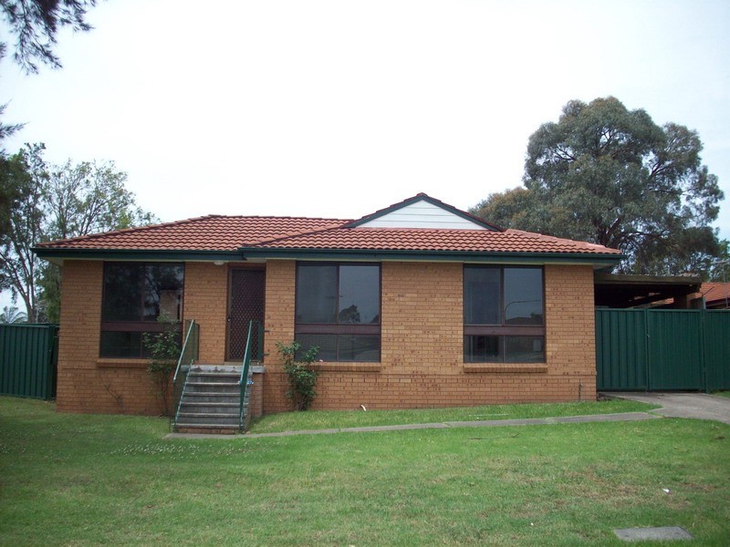 14 THESIGER RD, Bonnyrigg NSW 2177