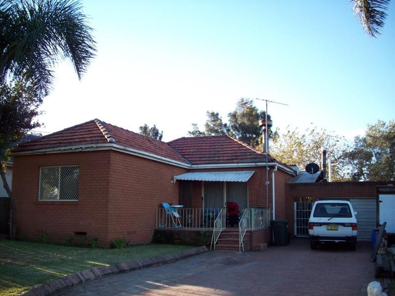 39 NEWBRIDGE RD, Chipping Norton NSW 2170