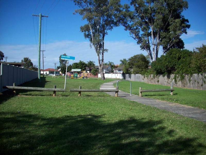 32 LIONS AVE, Lurnea NSW 2170