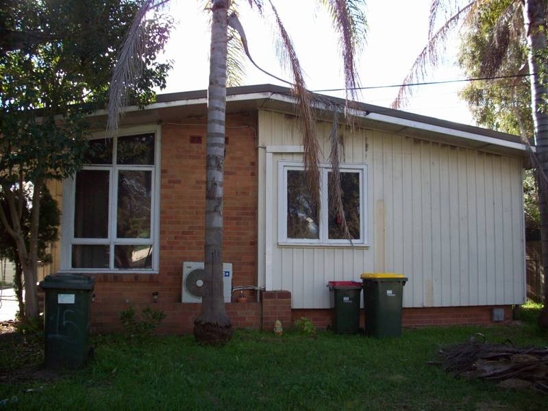 15 Eucumbene Cres, Heckenberg NSW 2168