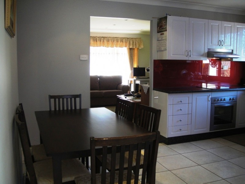 11 SERCIAL PLACE, Eschol Park NSW 2558