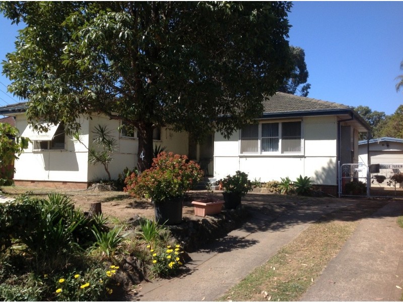 4 Renshaw St, Warwick Farm NSW 2170