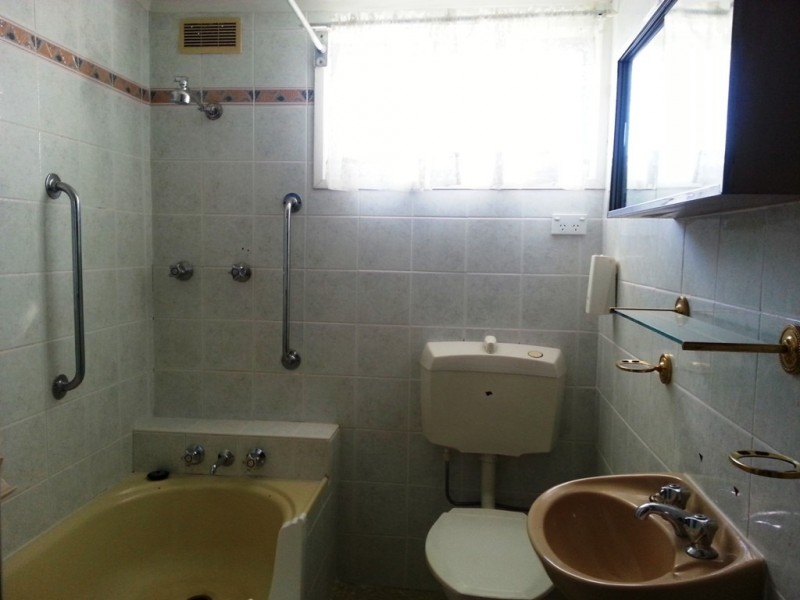 17 Bare Ave, Lurnea NSW 2170