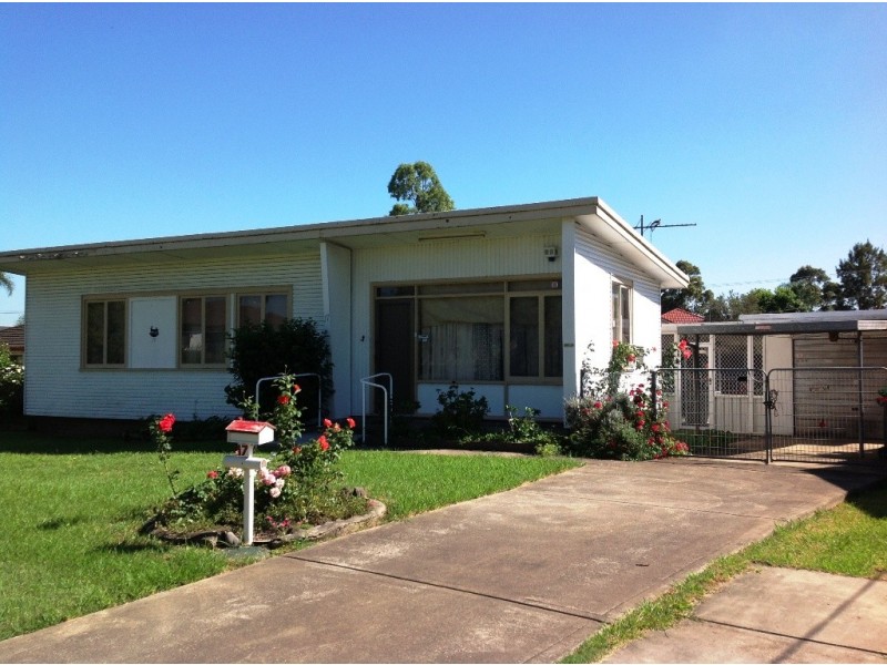 17 Bare Ave, Lurnea NSW 2170