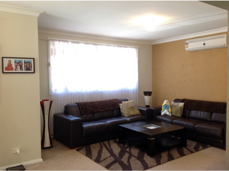 1B Clydesdale Dr, Blairmount NSW 2559