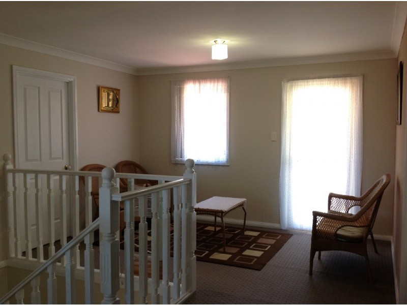 1B Clydesdale Dr, Blairmount NSW 2559