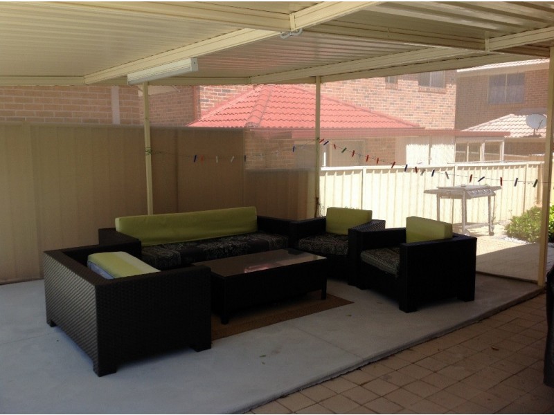 1B Clydesdale Dr, Blairmount NSW 2559