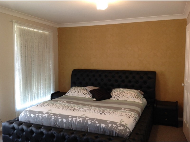 1B Clydesdale Dr, Blairmount NSW 2559