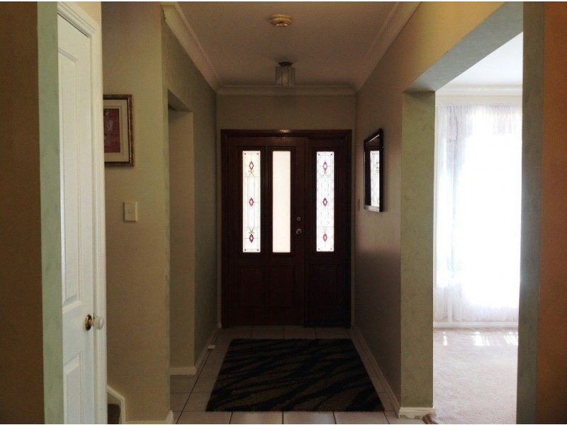 1B Clydesdale Dr, Blairmount NSW 2559