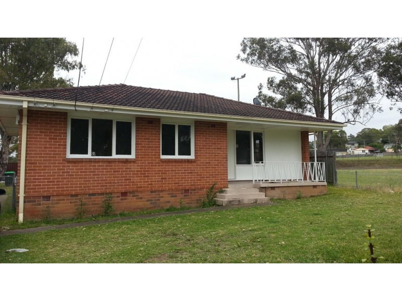 26 Dundee St, Sadleir NSW 2168