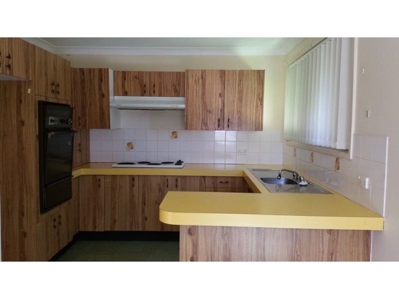 6 HALL PL, Minto NSW 2566