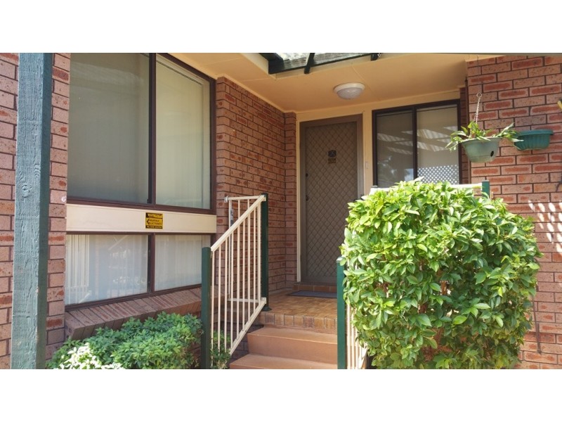 6 HALL PL, Minto NSW 2566