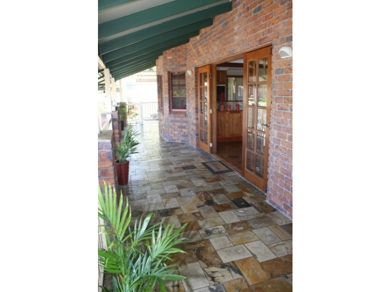 4 Triton Crt, Shoal Point QLD 4750