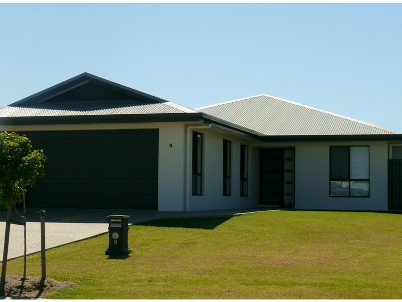 9 Lancaster way, Ooralea QLD 4740