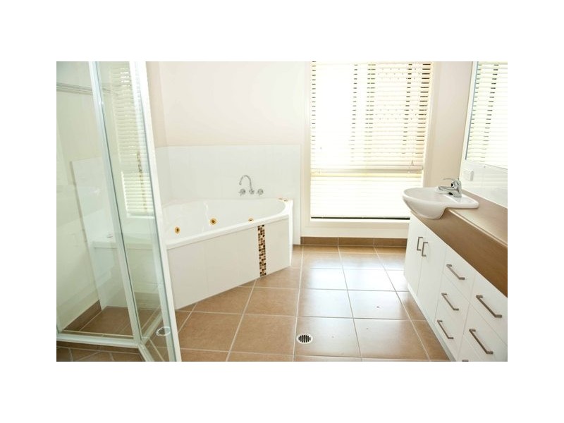 33 Windmill Crossing, Mount Pleasant QLD 4740