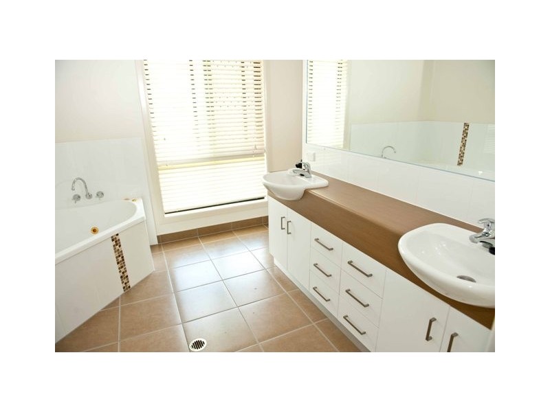 33 Windmill Crossing, Mount Pleasant QLD 4740